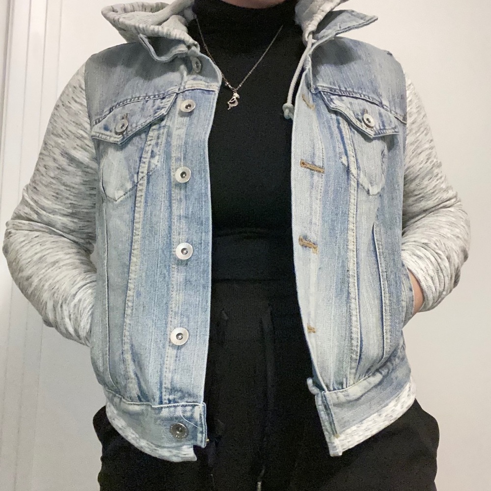Light wash jean jacket with fleece sleeves